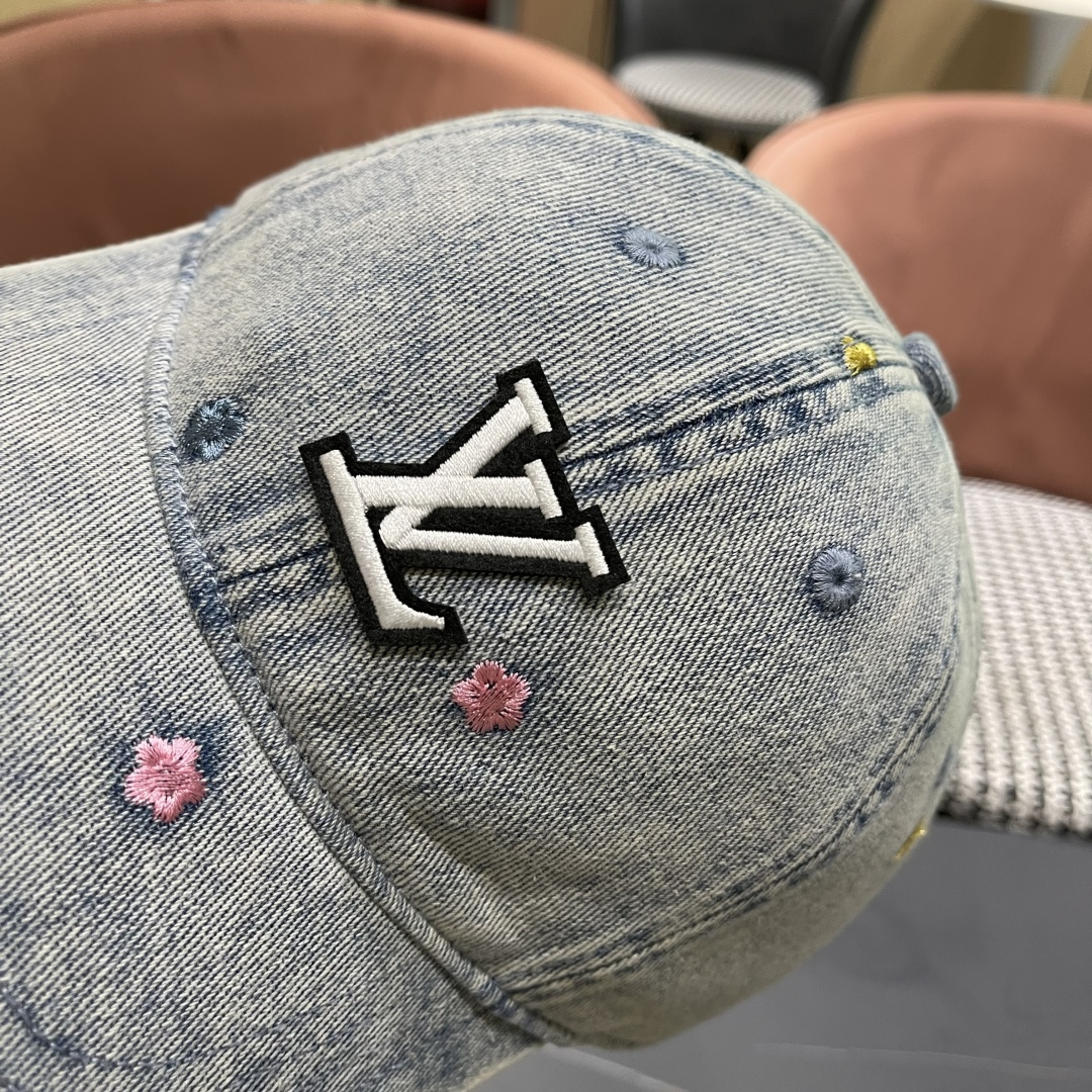  lv 路易威登很火的一款棒球帽简约大气 高逼格好物～格调有个性
LOGO  四季款 轻盈透气！质量超赞