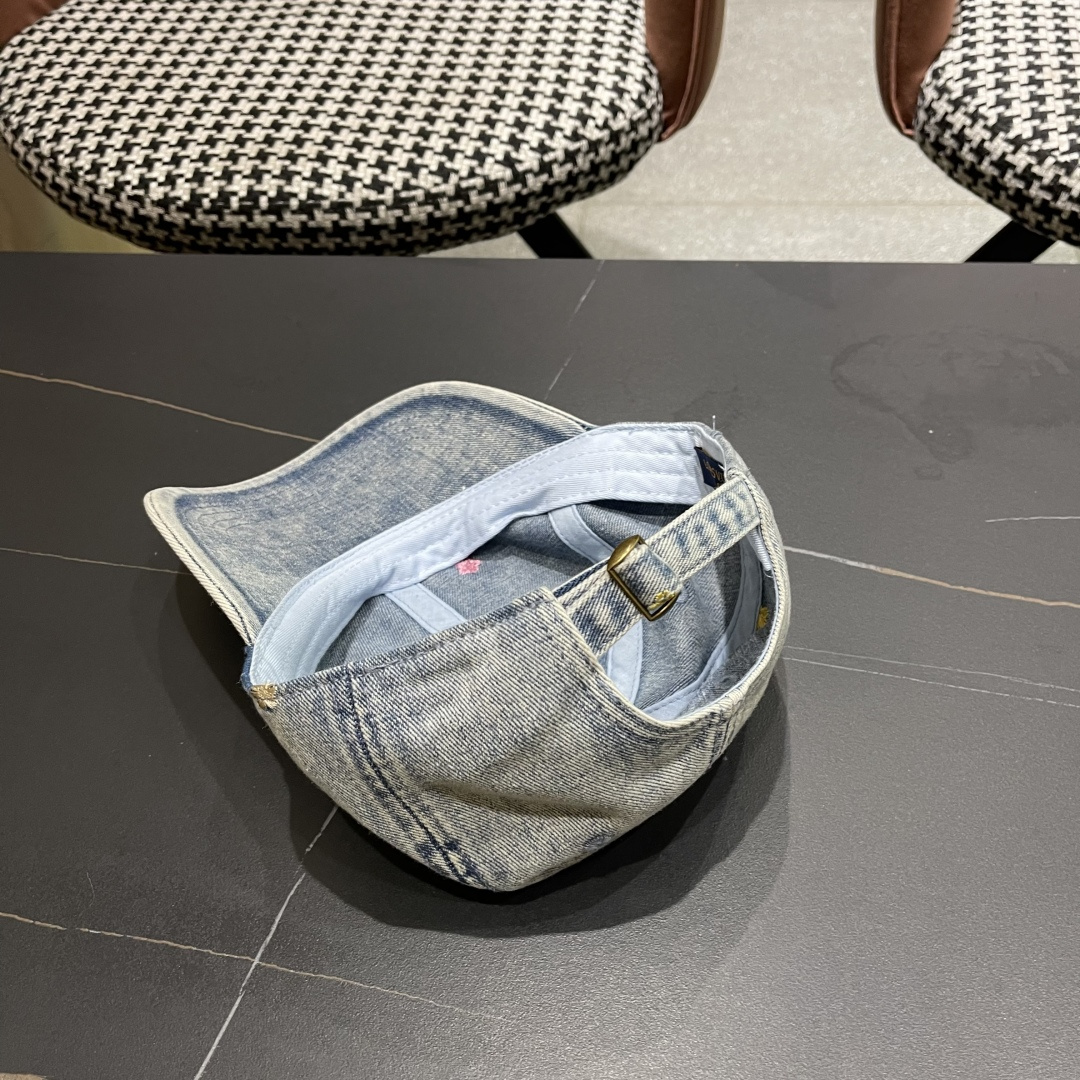  lv 路易威登很火的一款棒球帽简约大气 高逼格好物～格调有个性
LOGO  四季款 轻盈透气！质量超赞