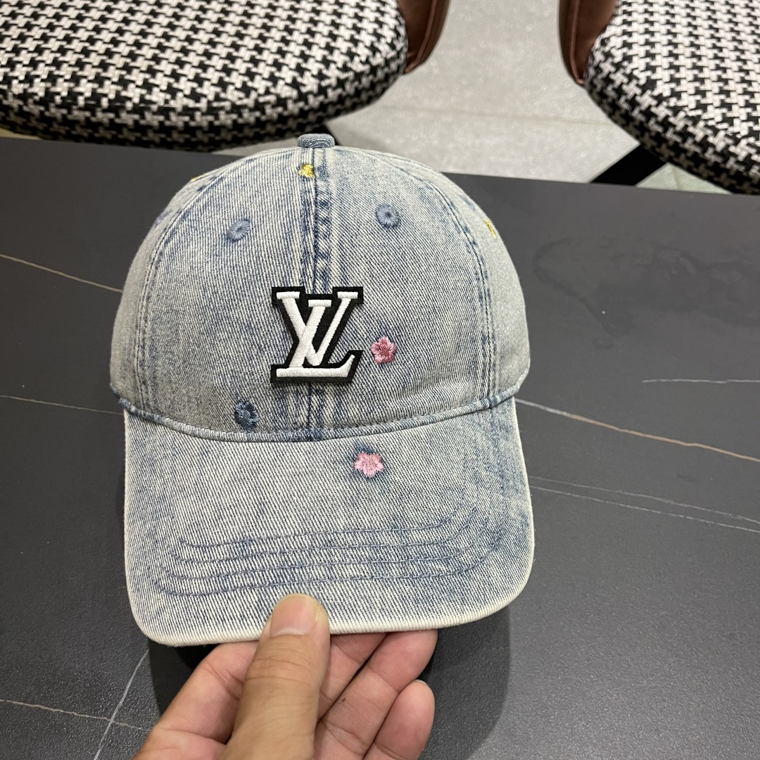  lv 路易威登很火的一款棒球帽简约大气 高逼格好物～格调有个性
LOGO  四季款 轻盈透气！质量超赞