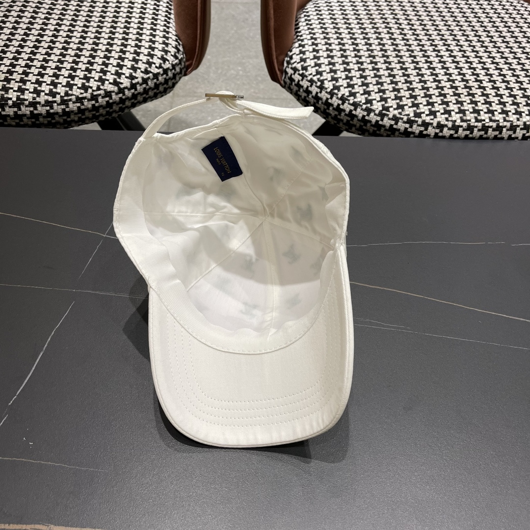  LV路易威登2025新款男女同款黑色棉质幻彩LV
剌绣棒球帽遮阳帽