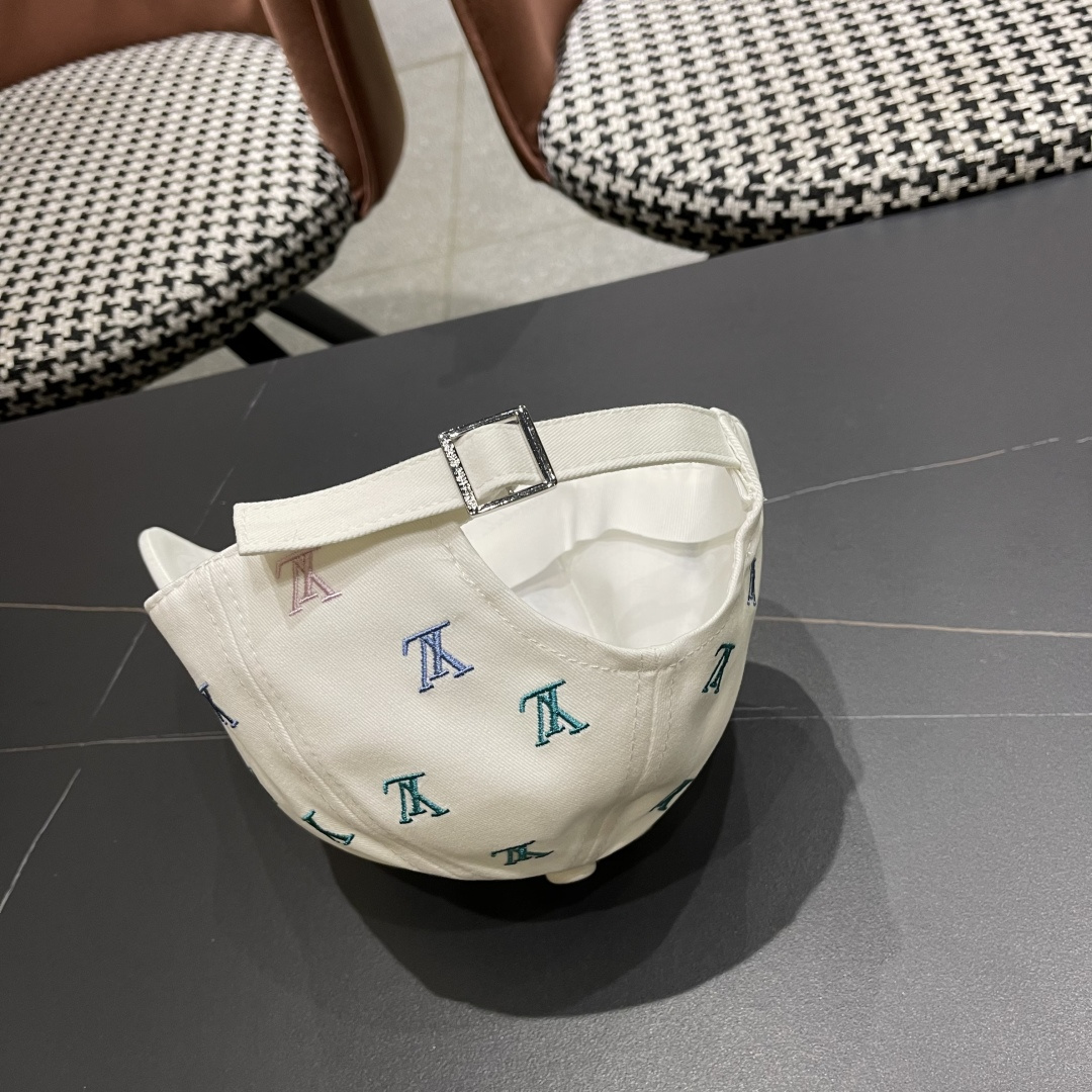  LV路易威登2025新款男女同款黑色棉质幻彩LV
剌绣棒球帽遮阳帽