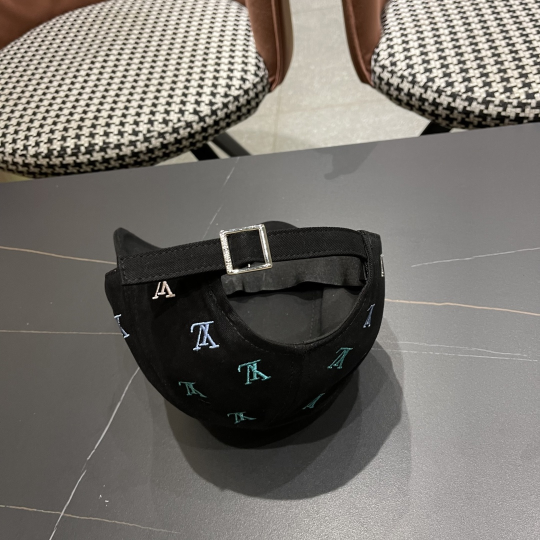  LV路易威登2025新款男女同款黑色棉质幻彩LV
剌绣棒球帽遮阳帽