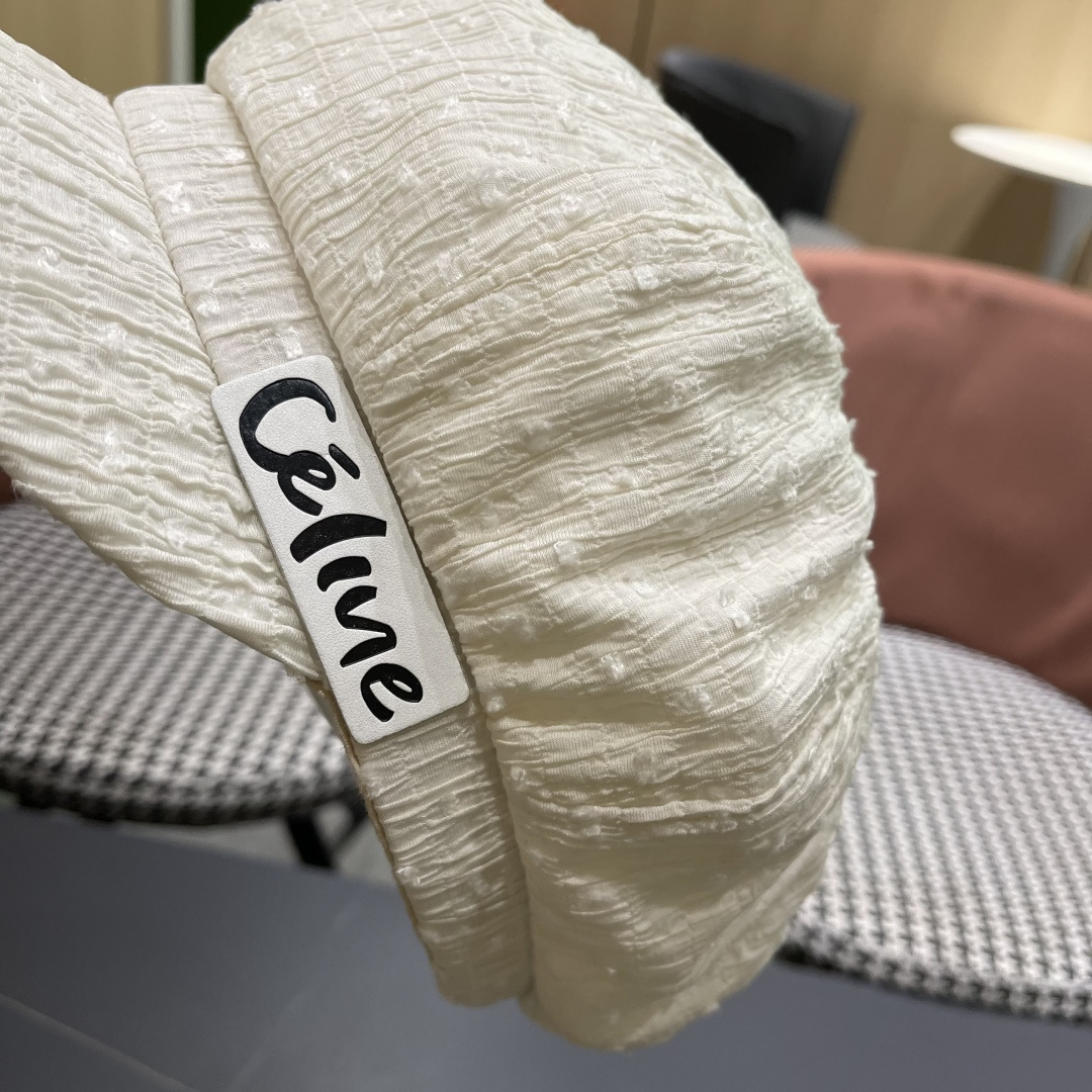  赛琳 2025新款橘子哥哥韩版气质八角贝雷帽女纯色
简约时尚夏季逛街帽子显脸小