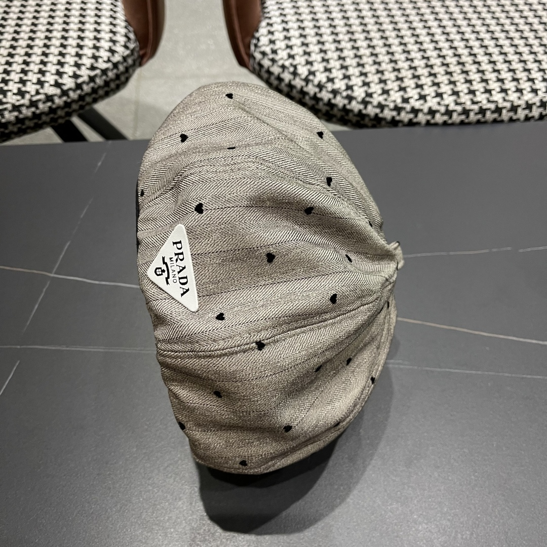  普拉达 2025新款韩版贝雷帽女牛仔布刺绣画家帽春秋时尚云
朵帽蓓蕾帽八角帽潮