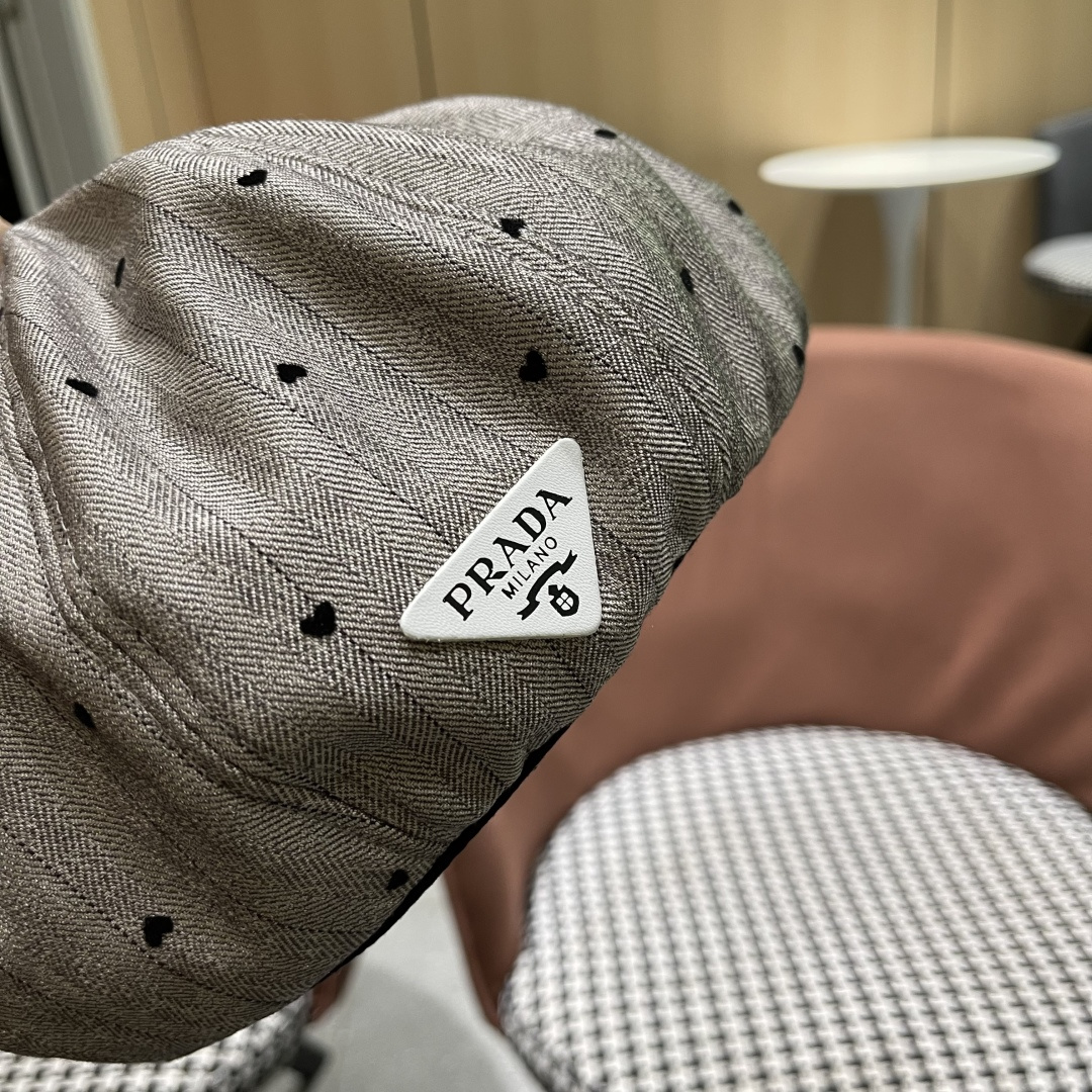  普拉达 2025新款韩版贝雷帽女牛仔布刺绣画家帽春秋时尚云
朵帽蓓蕾帽八角帽潮
