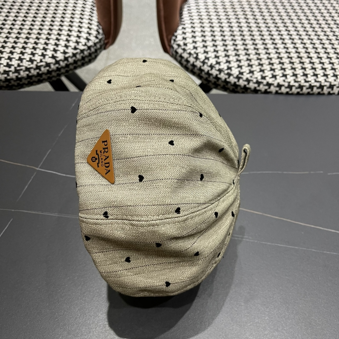  普拉达 2025新款韩版贝雷帽女牛仔布刺绣画家帽春秋时尚云
朵帽蓓蕾帽八角帽潮