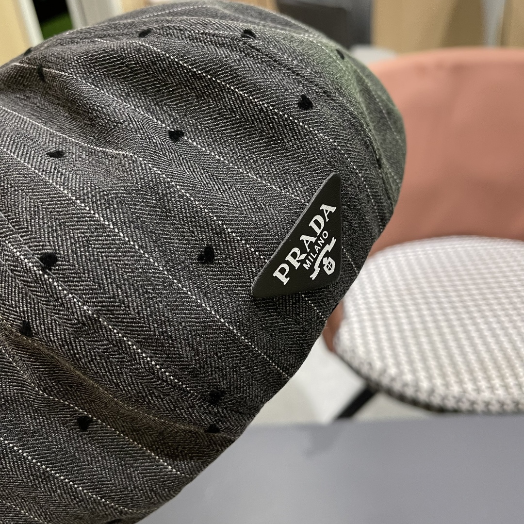  普拉达 2025新款韩版贝雷帽女牛仔布刺绣画家帽春秋时尚云
朵帽蓓蕾帽八角帽潮