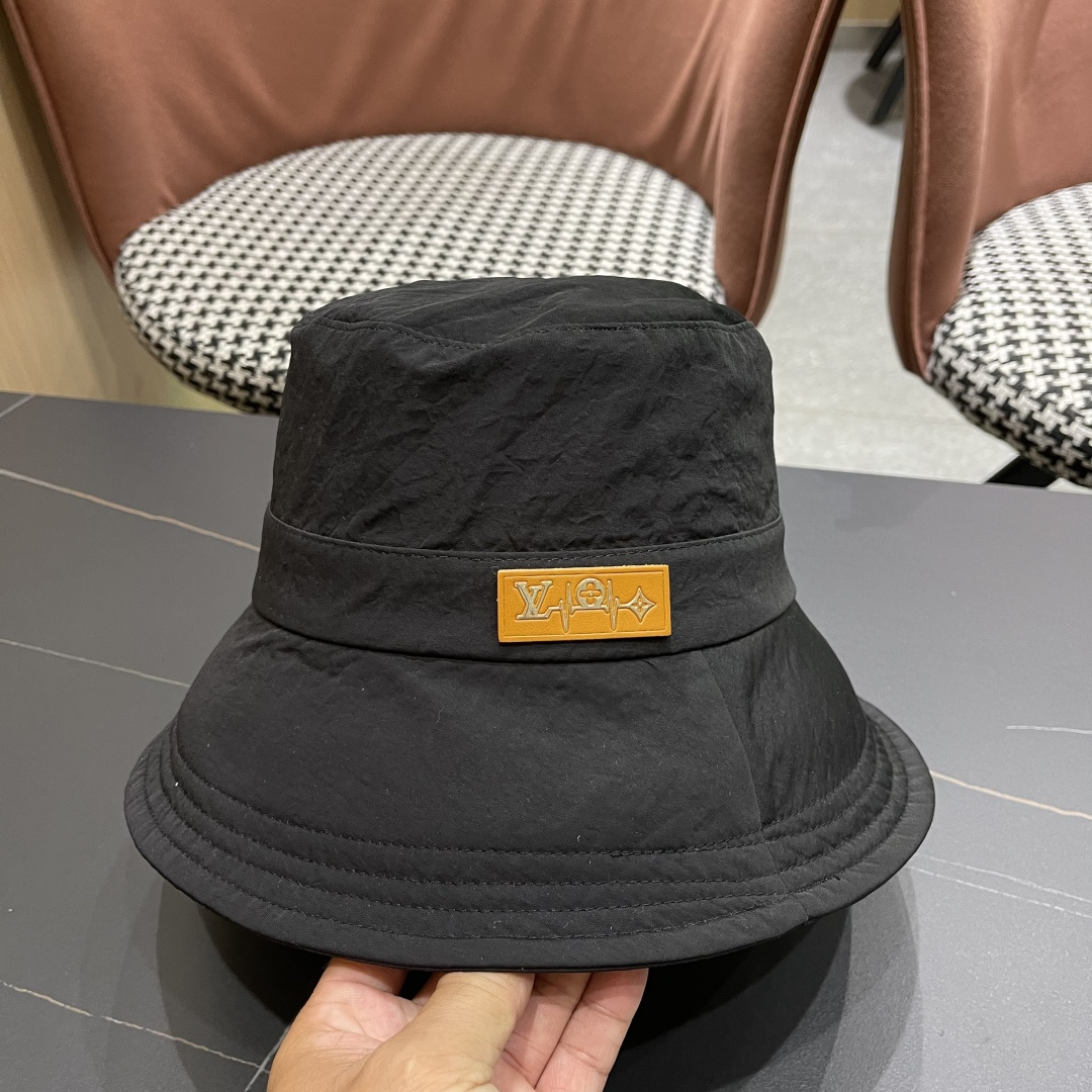  Lv路易威登渔夫帽女显脸小韩版春夏季百搭休闲遮阳防晒盆
帽逛街通勤出游帽子