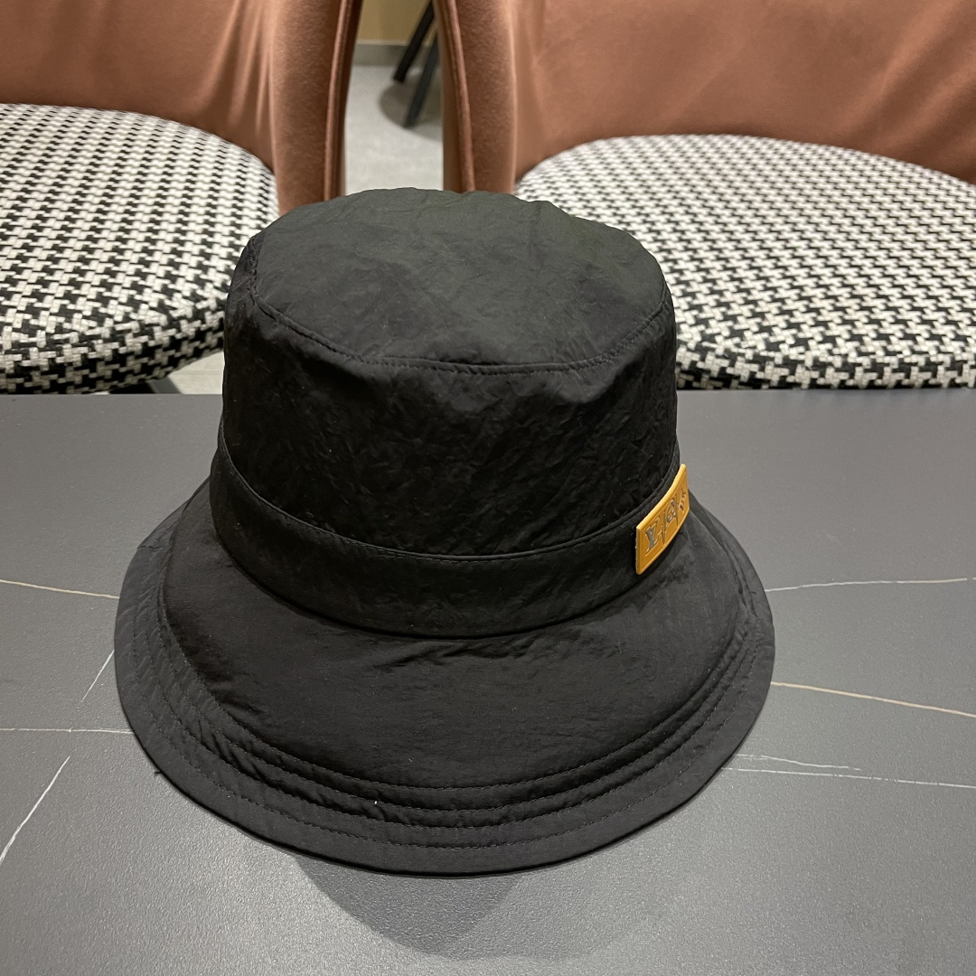  Lv路易威登渔夫帽女显脸小韩版春夏季百搭休闲遮阳防晒盆
帽逛街通勤出游帽子