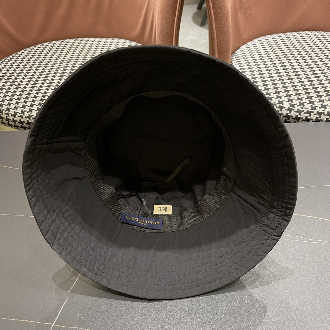  Lv路易威登渔夫帽女显脸小韩版春夏季百搭休闲遮阳防晒盆
帽逛街通勤出游帽子