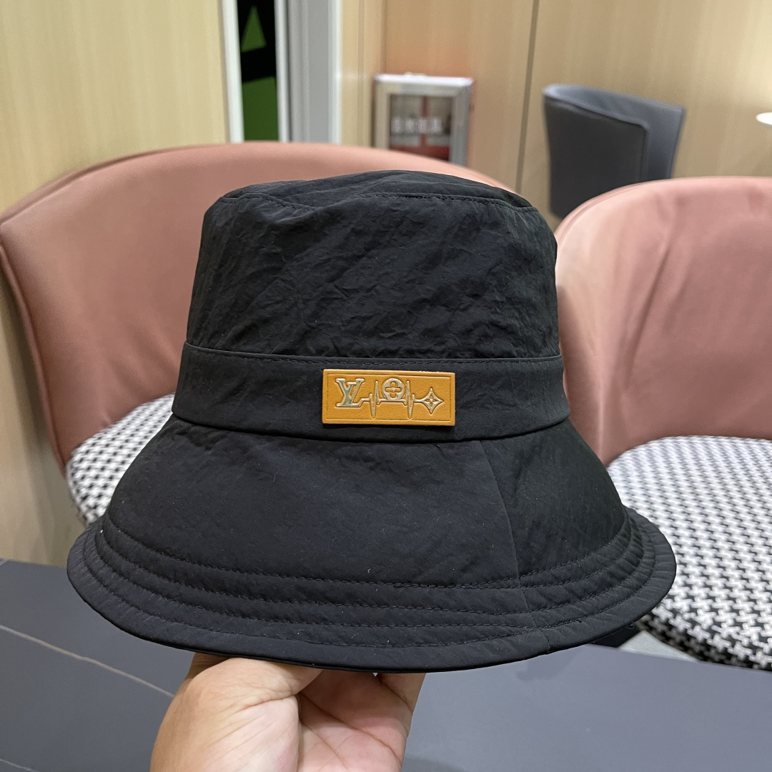  Lv路易威登渔夫帽女显脸小韩版春夏季百搭休闲遮阳防晒盆
帽逛街通勤出游帽子