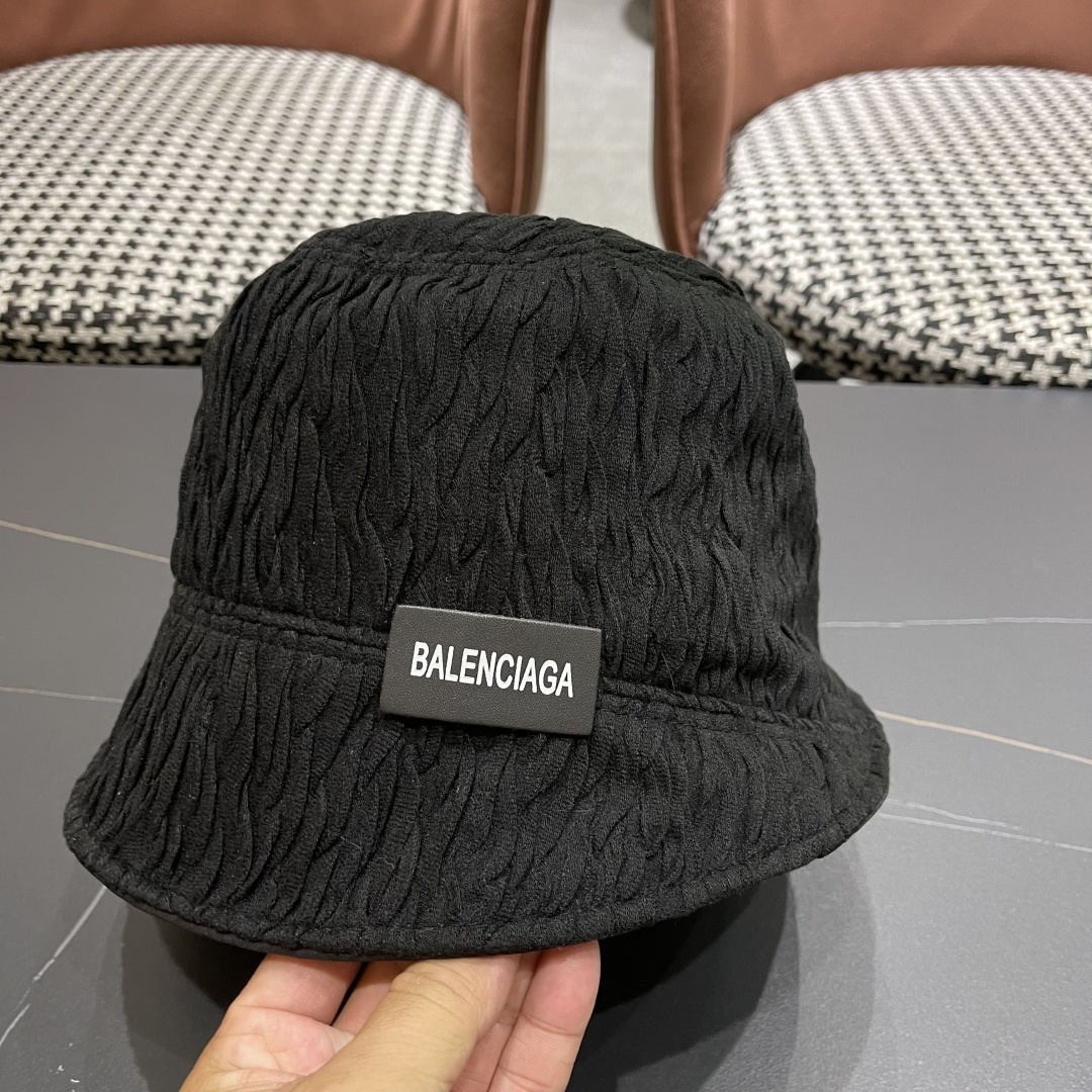  巴黎世家 2025新款日系复古简约百搭渔夫帽可折叠平顶
帽女旱秋画家帽报童帽