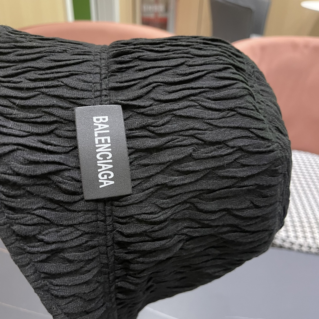  巴黎世家 2025新款日系复古简约百搭渔夫帽可折叠平顶
帽女旱秋画家帽报童帽