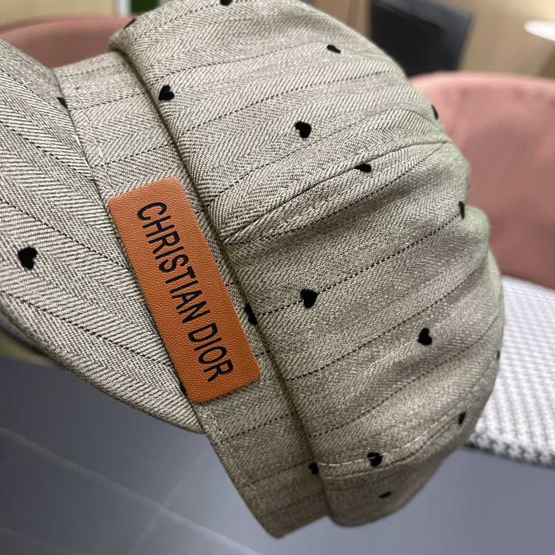  迪奥 遮阳八角帽子2025年爆款女新款时尚洋气
鸭舌帽春秋画家报童帽夏季