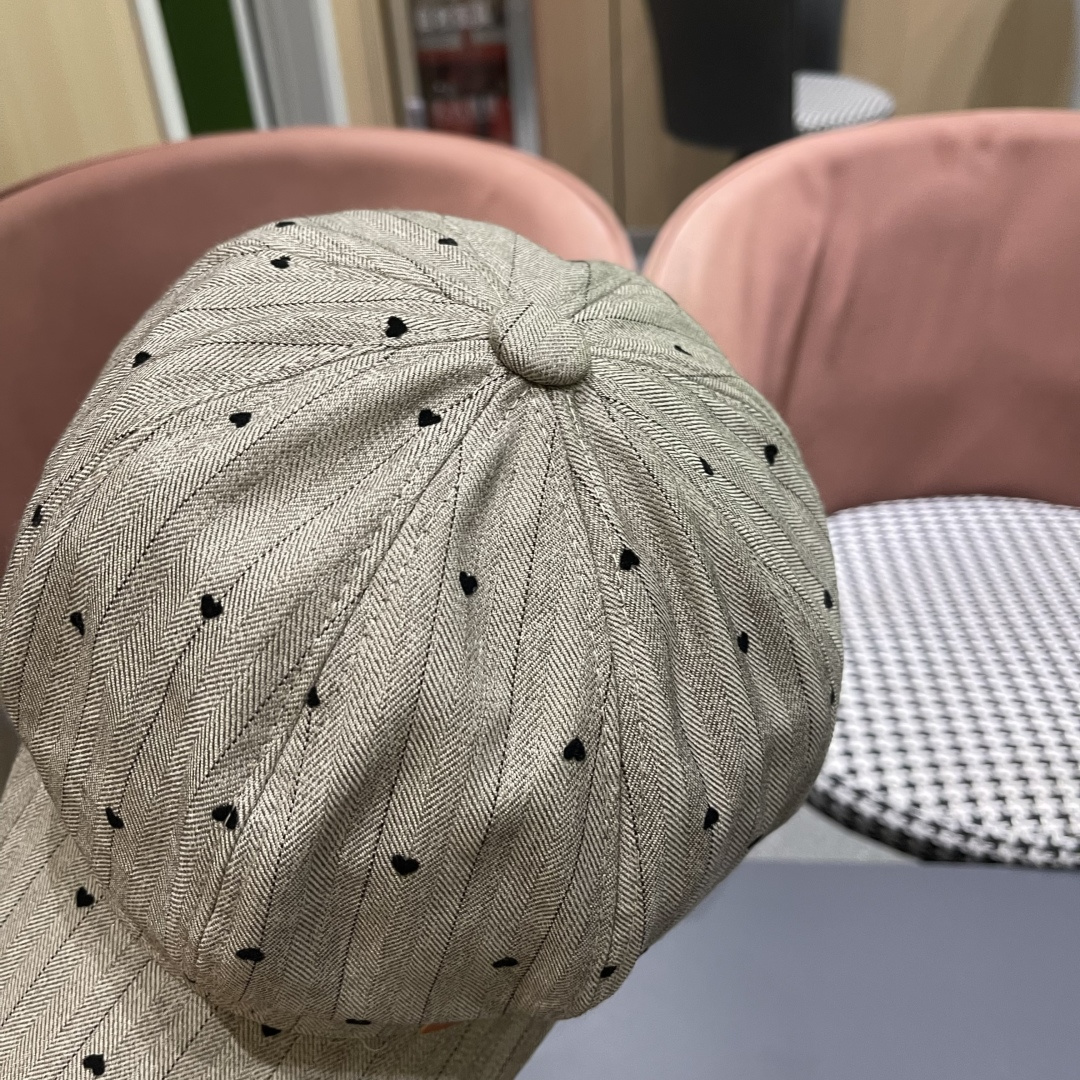  迪奥 遮阳八角帽子2025年爆款女新款时尚洋气
鸭舌帽春秋画家报童帽夏季