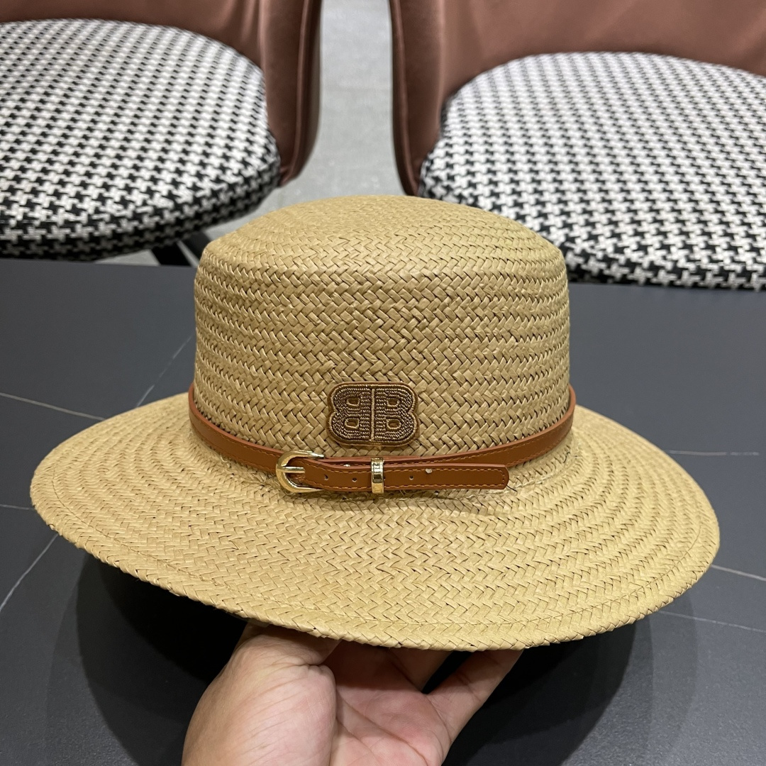  巴黎世家 2025新款 夏天遮阳草帽英伦风平顶礼帽海边度
假沙滩防晒太阳帽子