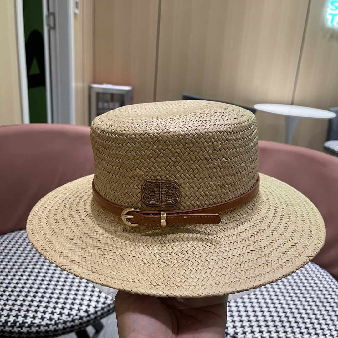  巴黎世家 2025新款 夏天遮阳草帽英伦风平顶礼帽海边度
假沙滩防晒太阳帽子