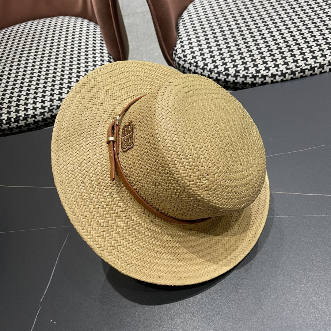  巴黎世家 2025新款 夏天遮阳草帽英伦风平顶礼帽海边度
假沙滩防晒太阳帽子