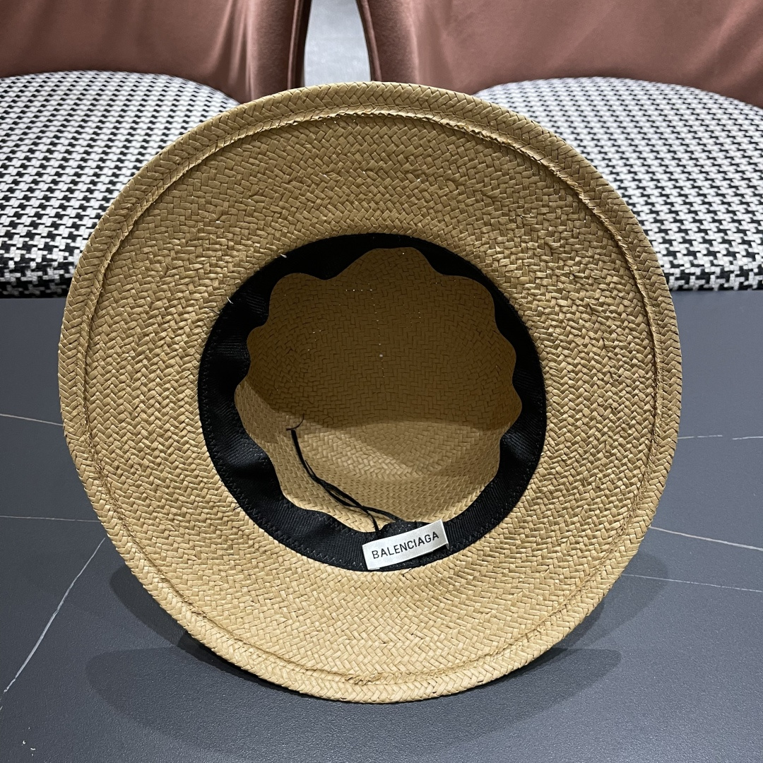  巴黎世家 2025新款 夏天遮阳草帽英伦风平顶礼帽海边度
假沙滩防晒太阳帽子