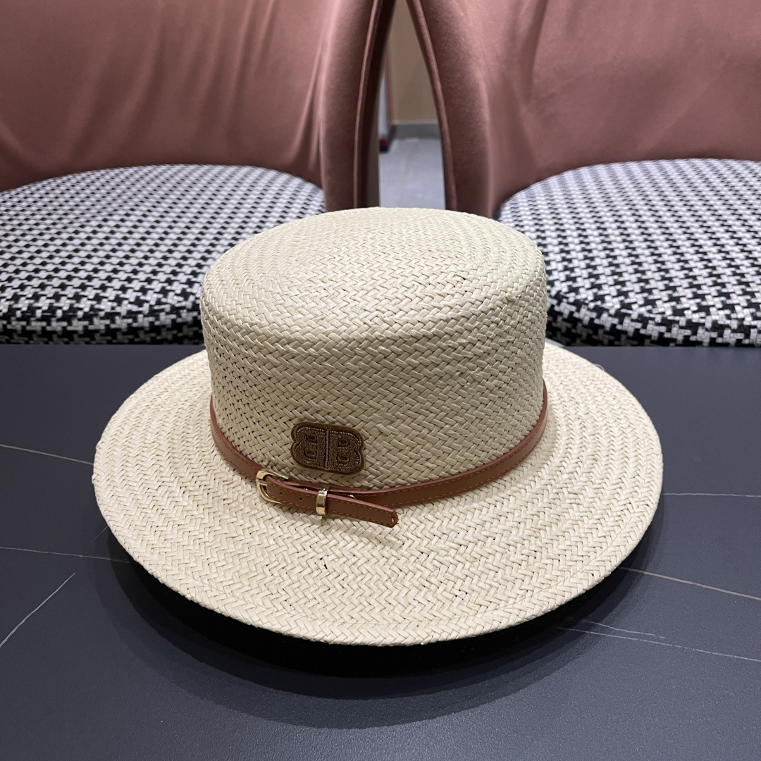  巴黎世家 2025新款 夏天遮阳草帽英伦风平顶礼帽海边度
假沙滩防晒太阳帽子