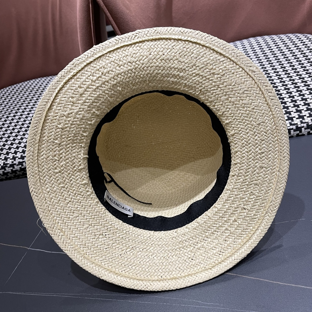  巴黎世家 2025新款 夏天遮阳草帽英伦风平顶礼帽海边度
假沙滩防晒太阳帽子