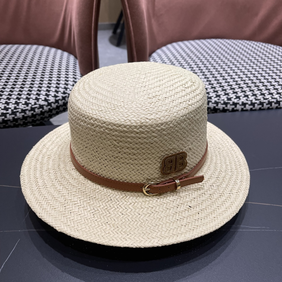  巴黎世家 2025新款 夏天遮阳草帽英伦风平顶礼帽海边度
假沙滩防晒太阳帽子