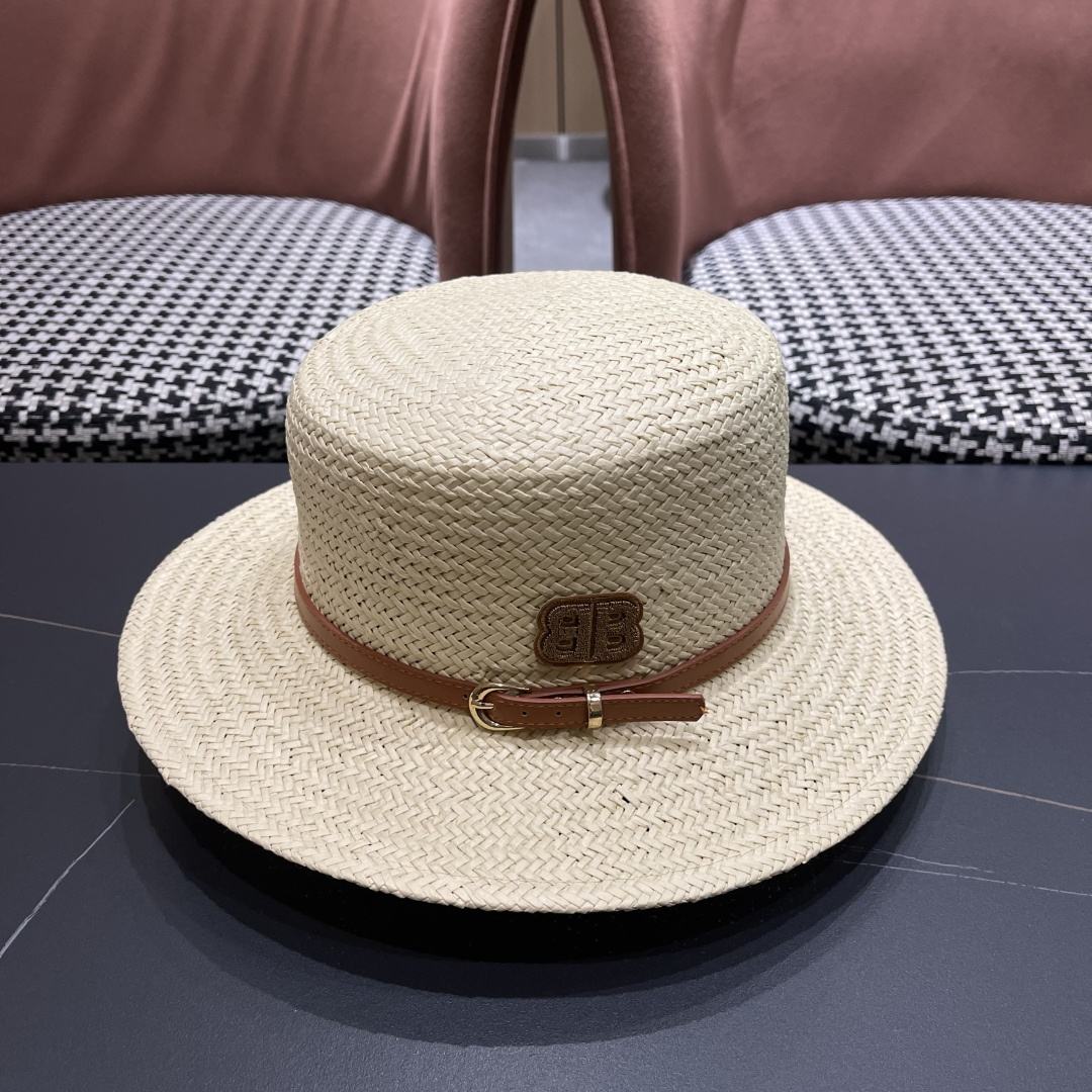  巴黎世家 2025新款 夏天遮阳草帽英伦风平顶礼帽海边度
假沙滩防晒太阳帽子