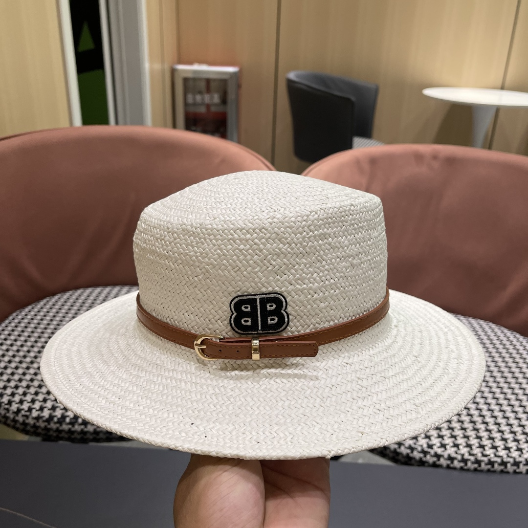  巴黎世家 2025新款 夏天遮阳草帽英伦风平顶礼帽海边度
假沙滩防晒太阳帽子