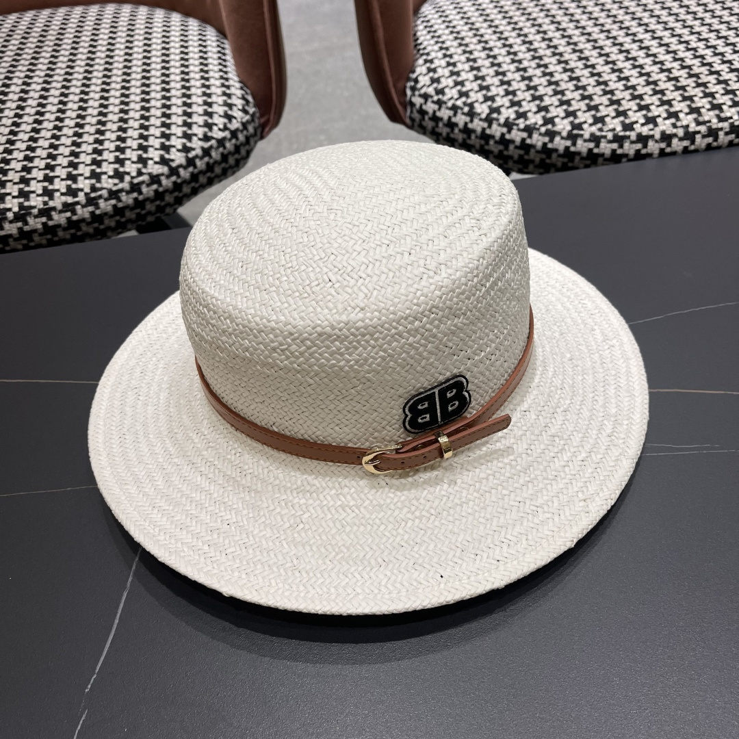  巴黎世家 2025新款 夏天遮阳草帽英伦风平顶礼帽海边度
假沙滩防晒太阳帽子