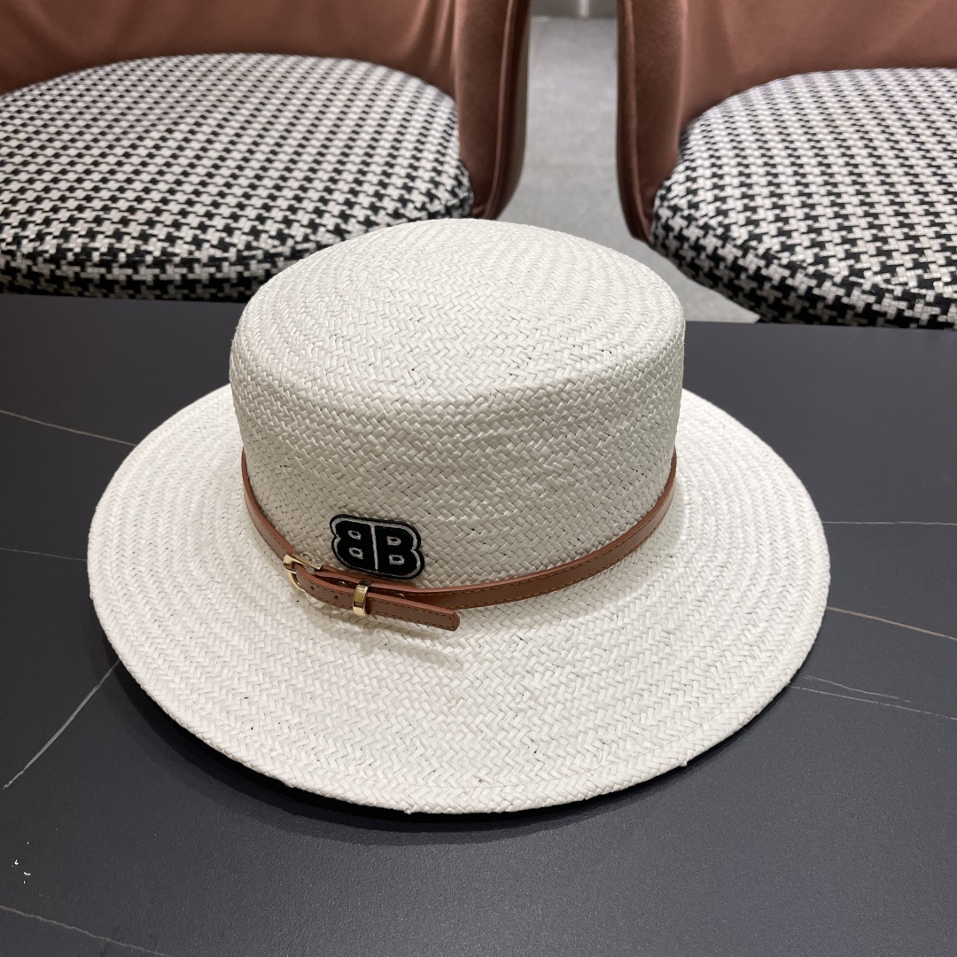  巴黎世家 2025新款 夏天遮阳草帽英伦风平顶礼帽海边度
假沙滩防晒太阳帽子