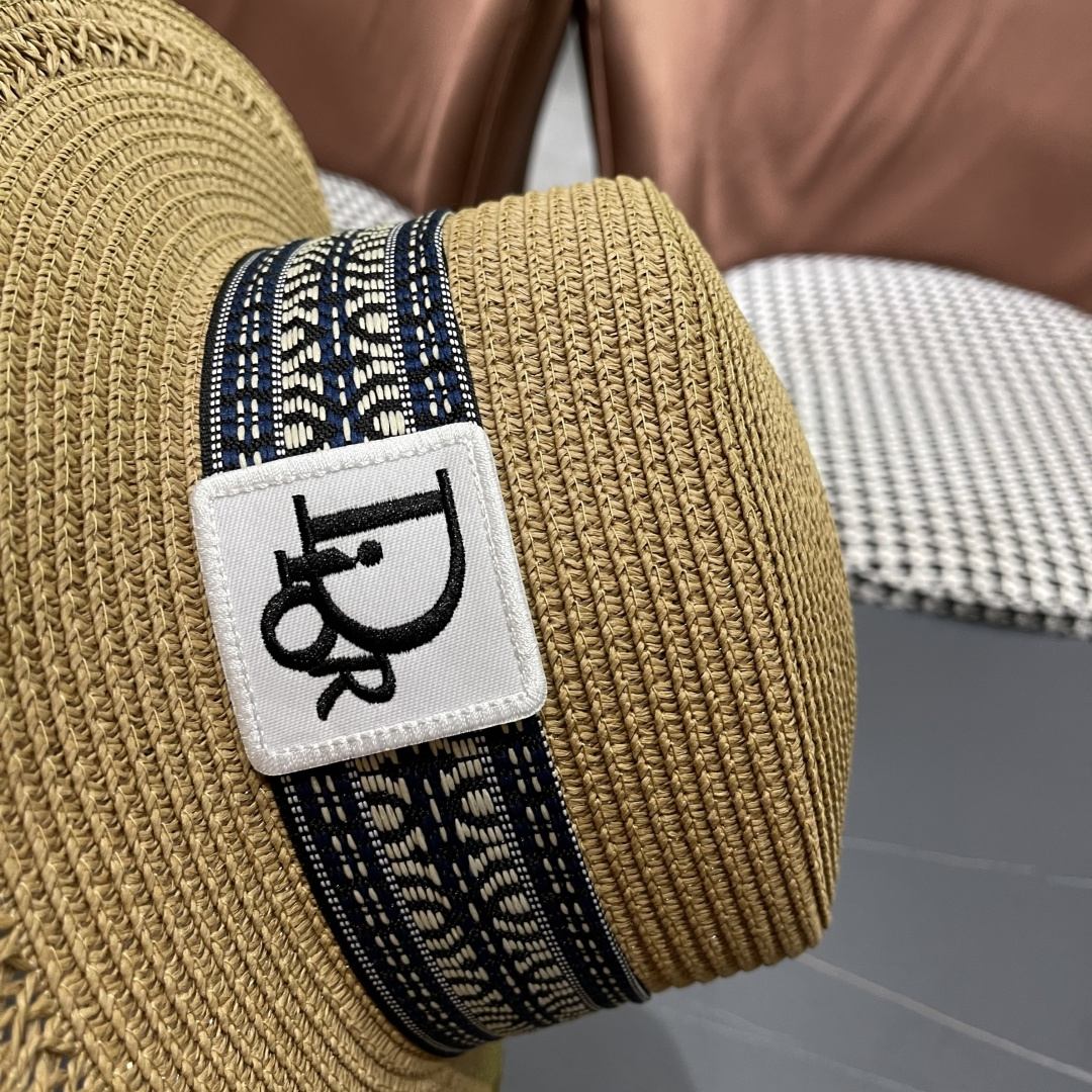  Dior迪奥草帽，一顶超级有品位的草帽了~出街首选！帽型超美腻颜色妥妥，轻便携带！小仙女🧚人手必备 头