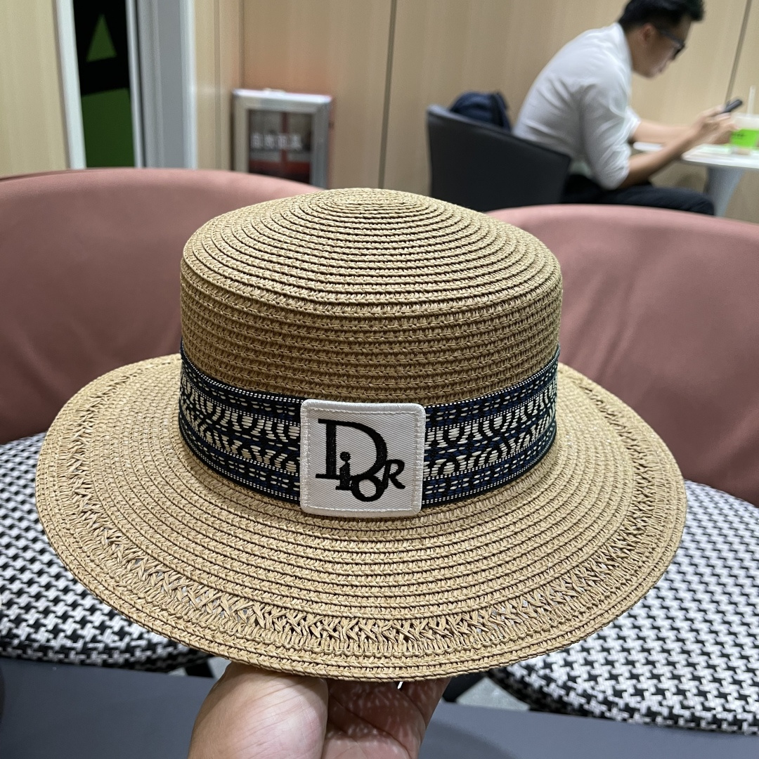  Dior迪奥草帽，一顶超级有品位的草帽了~出街首选！帽型超美腻颜色妥妥，轻便携带！小仙女🧚人手必备 头
