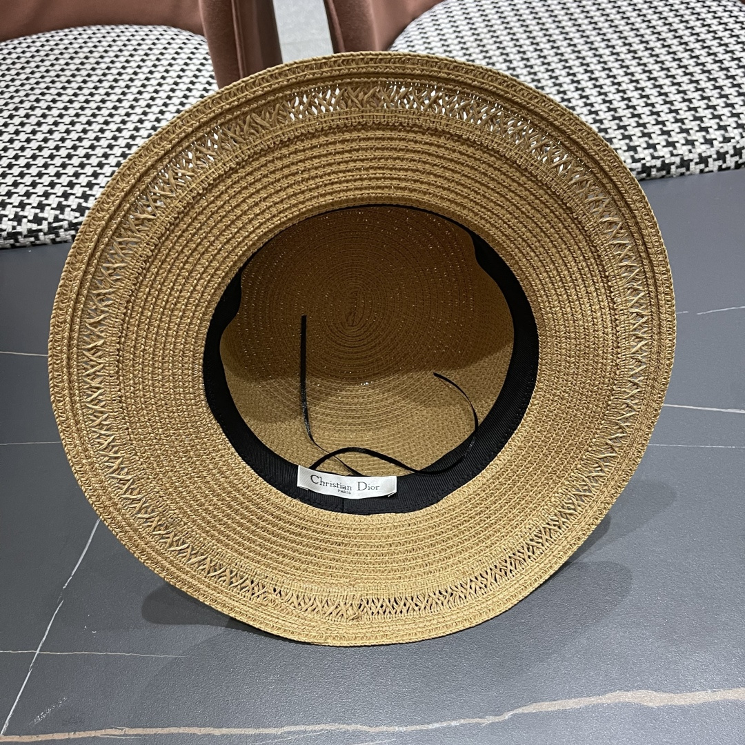  Dior迪奥草帽，一顶超级有品位的草帽了~出街首选！帽型超美腻颜色妥妥，轻便携带！小仙女🧚人手必备 头