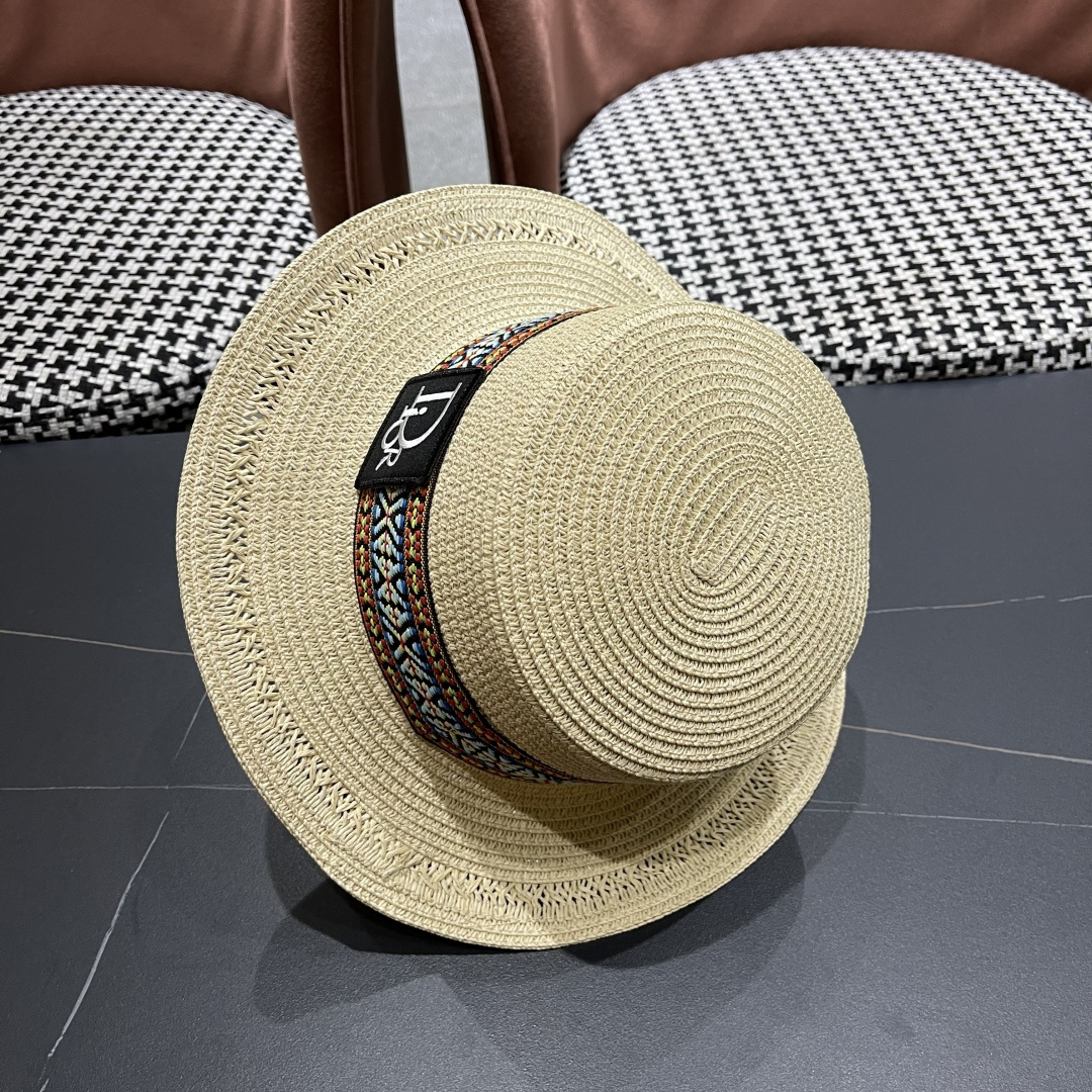  Dior迪奥草帽，一顶超级有品位的草帽了~出街首选！帽型超美腻颜色妥妥，轻便携带！小仙女🧚人手必备 头