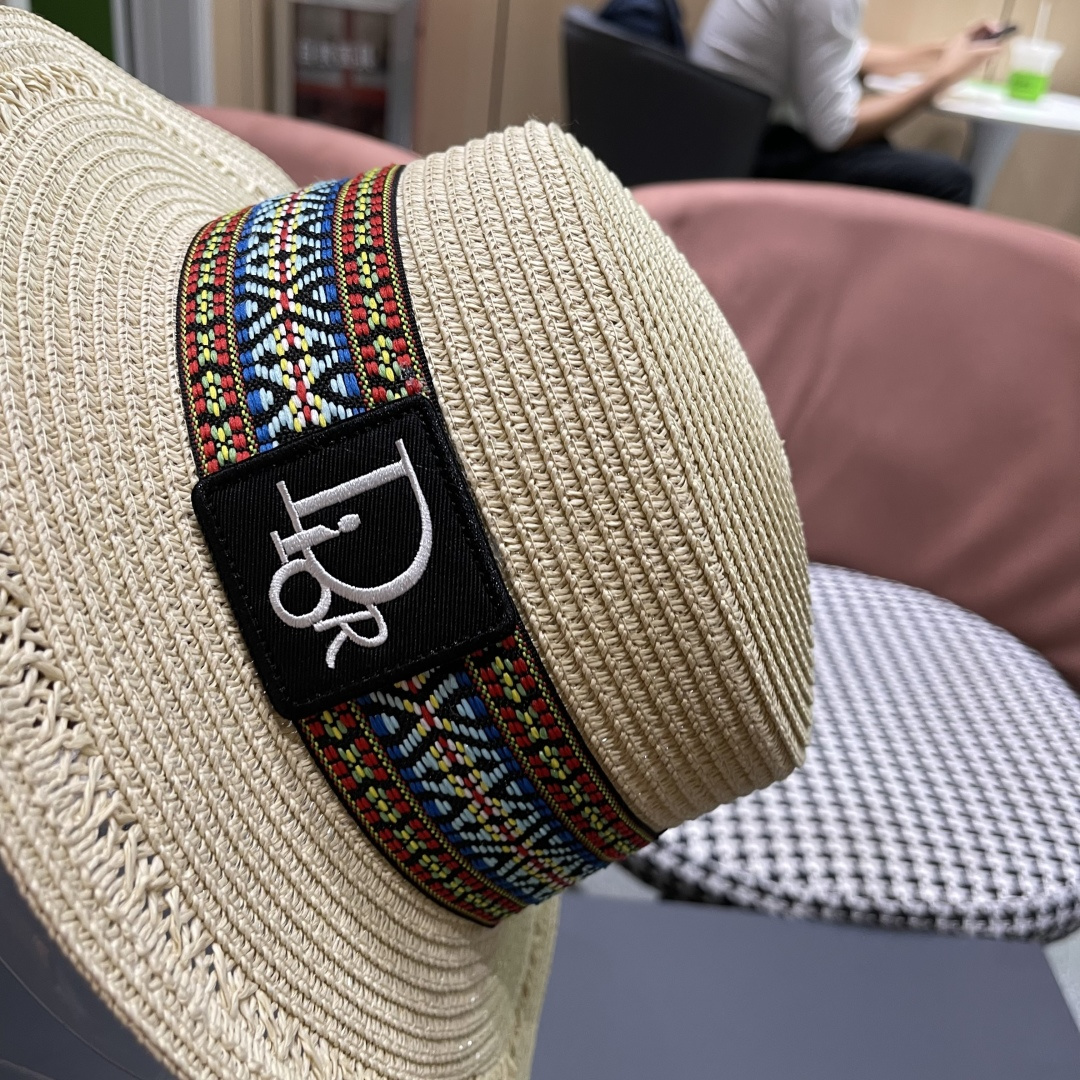  Dior迪奥草帽，一顶超级有品位的草帽了~出街首选！帽型超美腻颜色妥妥，轻便携带！小仙女🧚人手必备 头