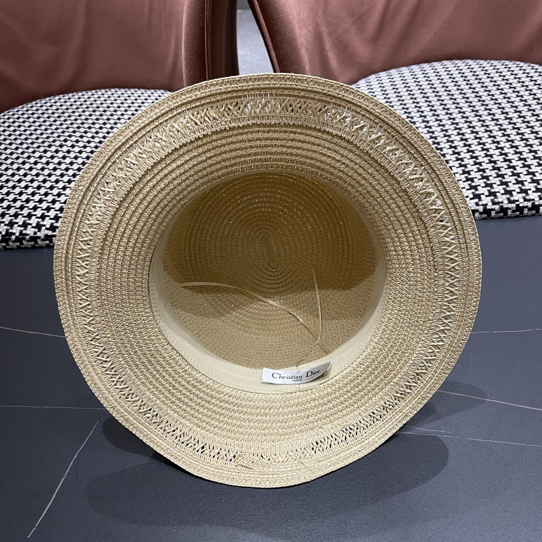 Dior迪奥草帽，一顶超级有品位的草帽了~出街首选！帽型超美腻颜色妥妥，轻便携带！小仙女🧚人手必备 头