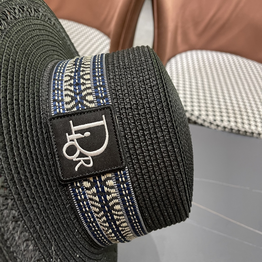  Dior迪奥草帽，一顶超级有品位的草帽了~出街首选！帽型超美腻颜色妥妥，轻便携带！小仙女🧚人手必备 头