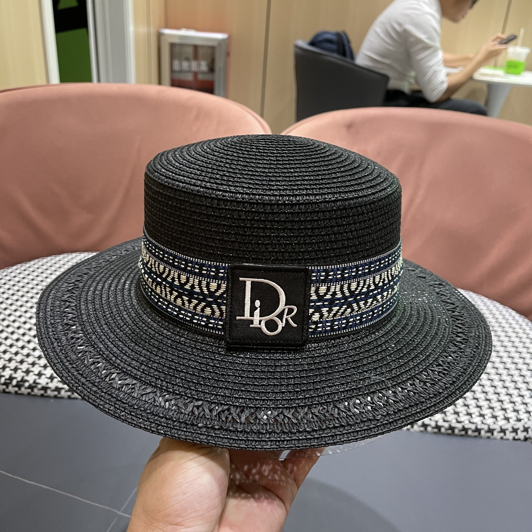  Dior迪奥草帽，一顶超级有品位的草帽了~出街首选！帽型超美腻颜色妥妥，轻便携带！小仙女🧚人手必备 头