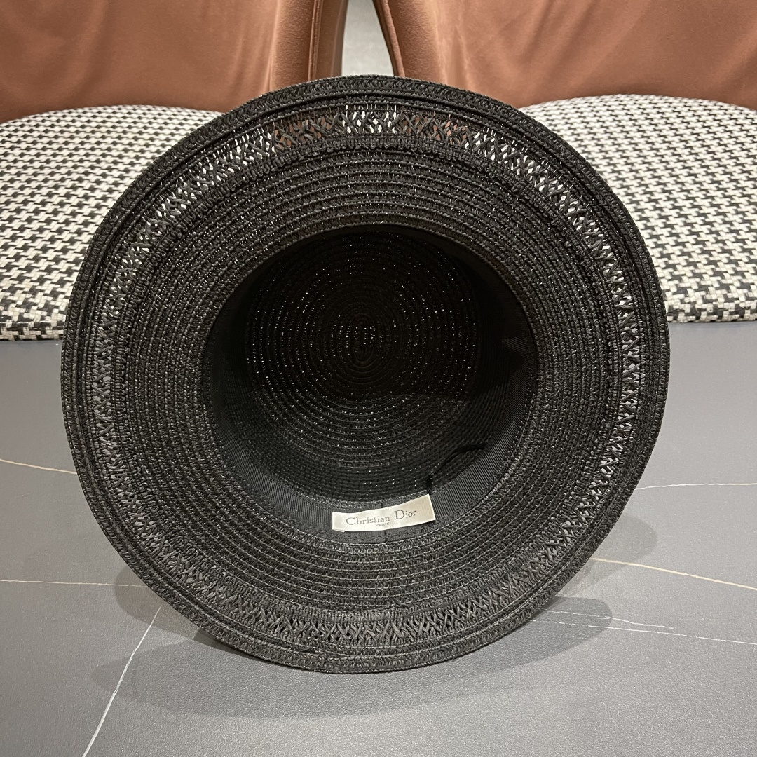  Dior迪奥草帽，一顶超级有品位的草帽了~出街首选！帽型超美腻颜色妥妥，轻便携带！小仙女🧚人手必备 头