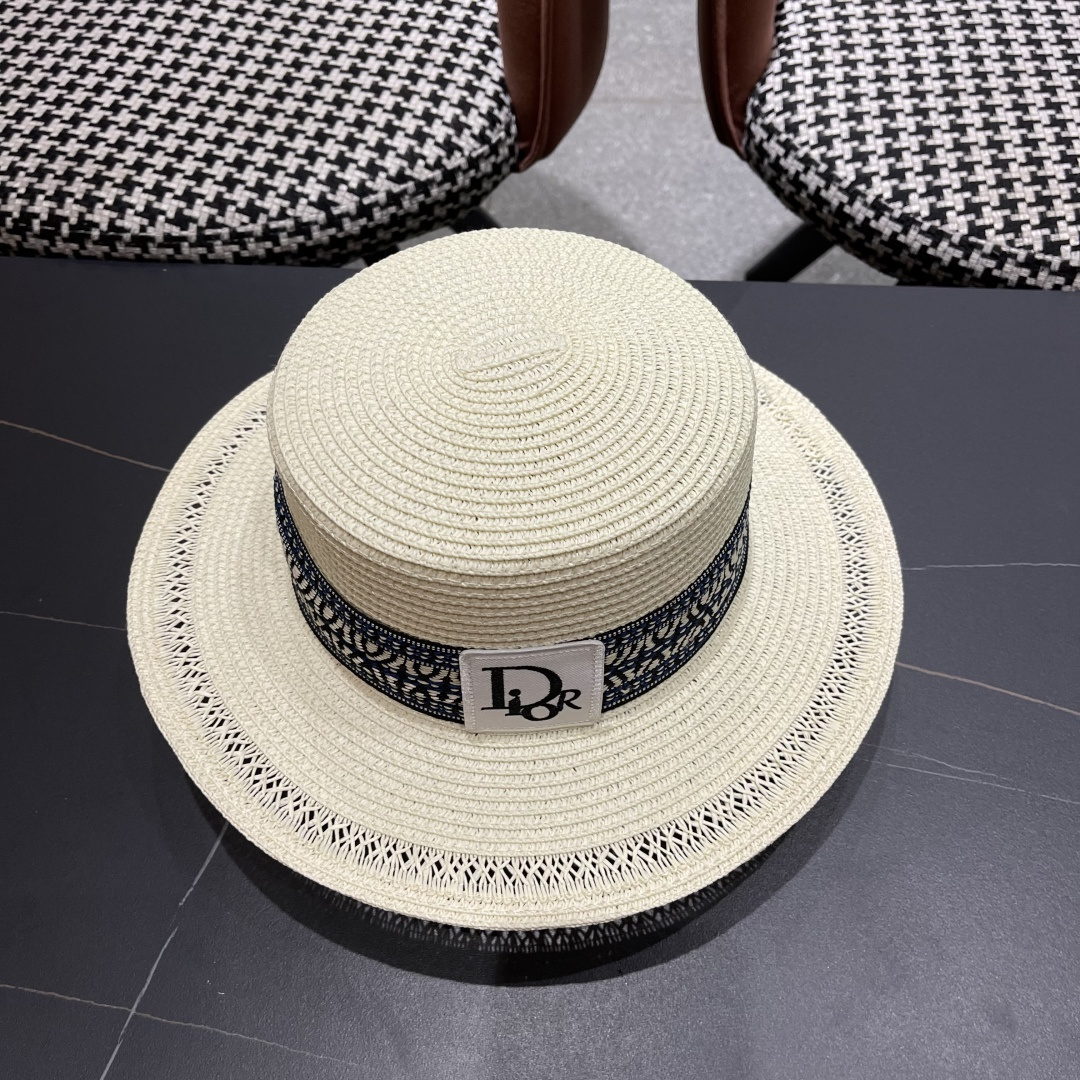  Dior迪奥草帽，一顶超级有品位的草帽了~出街首选！帽型超美腻颜色妥妥，轻便携带！小仙女🧚人手必备 头