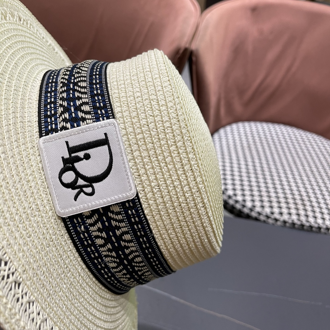  Dior迪奥草帽，一顶超级有品位的草帽了~出街首选！帽型超美腻颜色妥妥，轻便携带！小仙女🧚人手必备 头