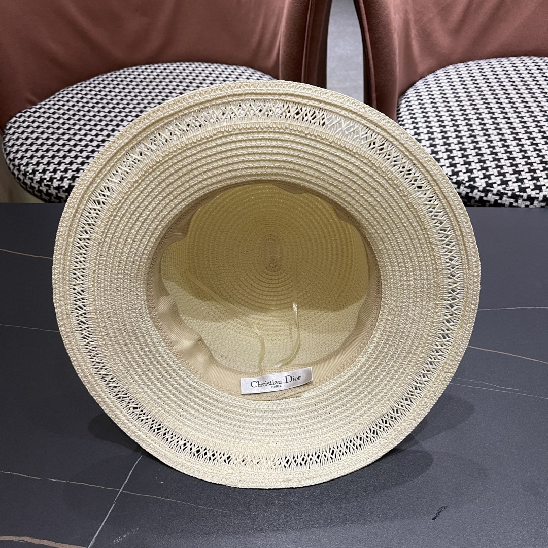  Dior迪奥草帽，一顶超级有品位的草帽了~出街首选！帽型超美腻颜色妥妥，轻便携带！小仙女🧚人手必备 头