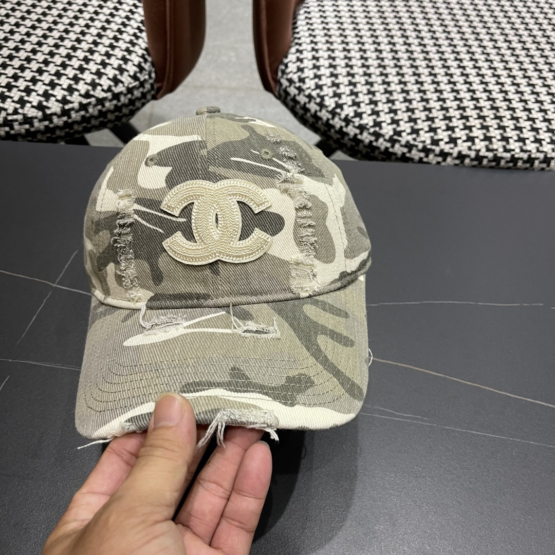 香奈儿新款🆕军旅棒球帽🧢🔸 节假日旅游带它出去美美哒❕ 中古款哟.这种帽子不容易撞款 😬 现货