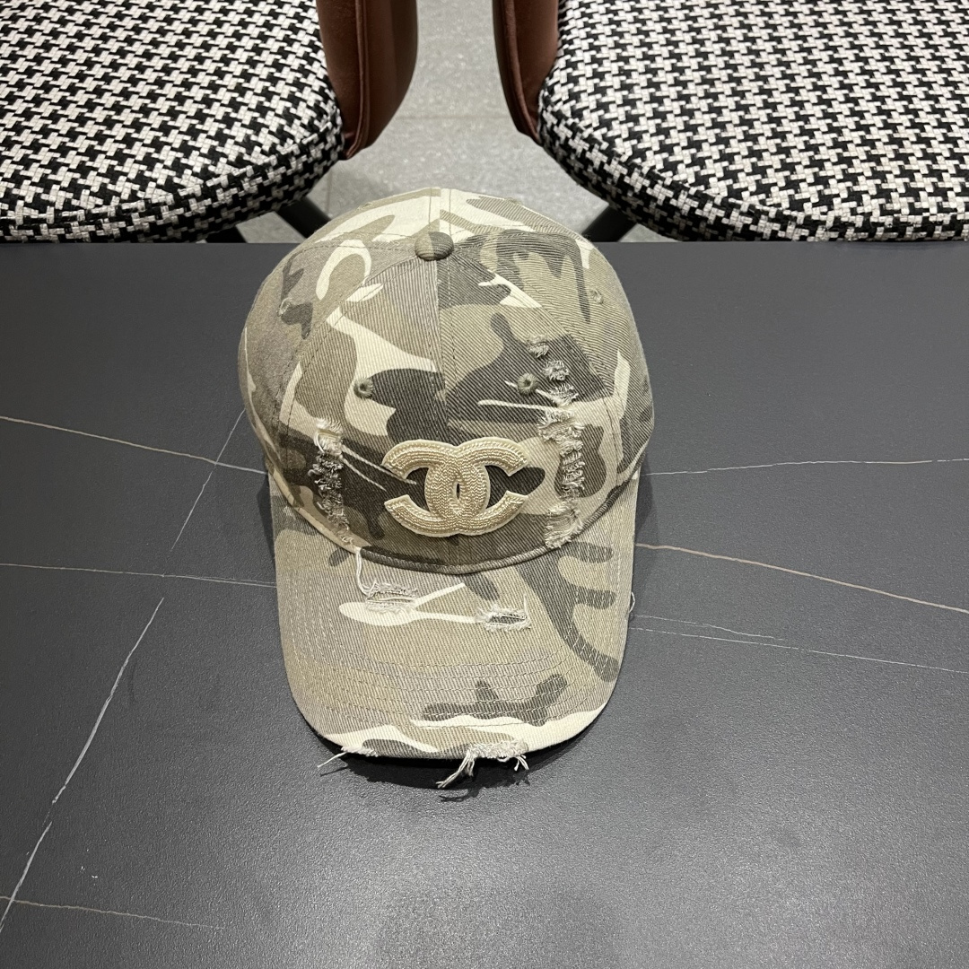 香奈儿新款🆕军旅棒球帽🧢🔸 节假日旅游带它出去美美哒❕ 中古款哟.这种帽子不容易撞款 😬 现货