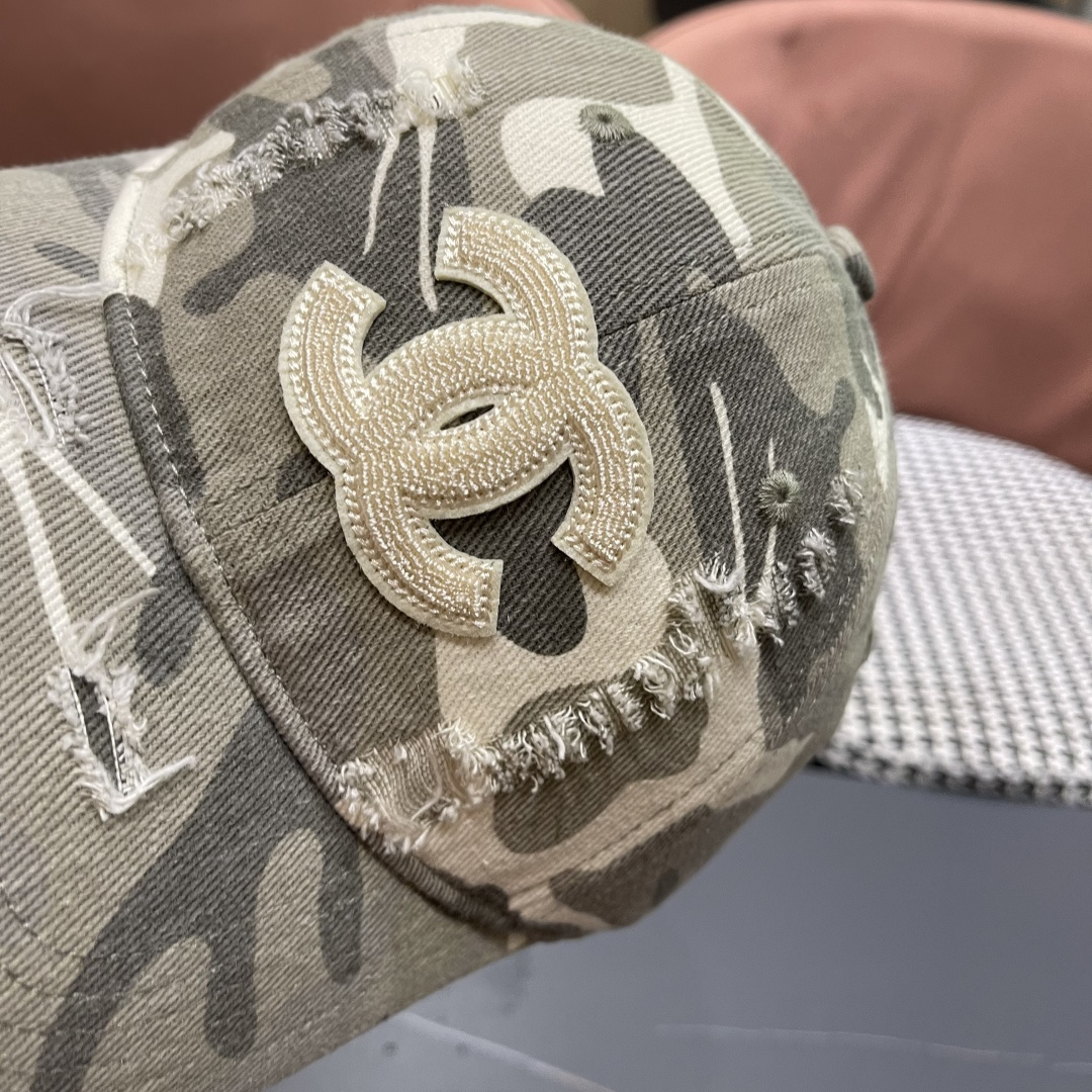 香奈儿新款🆕军旅棒球帽🧢🔸 节假日旅游带它出去美美哒❕ 中古款哟.这种帽子不容易撞款 😬 现货