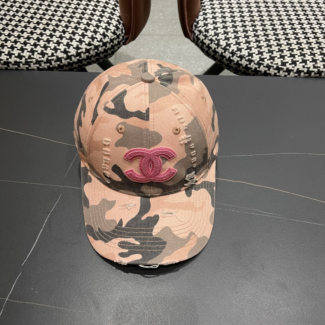 香奈儿新款🆕军旅棒球帽🧢🔸 节假日旅游带它出去美美哒❕ 中古款哟.这种帽子不容易撞款 😬 现货