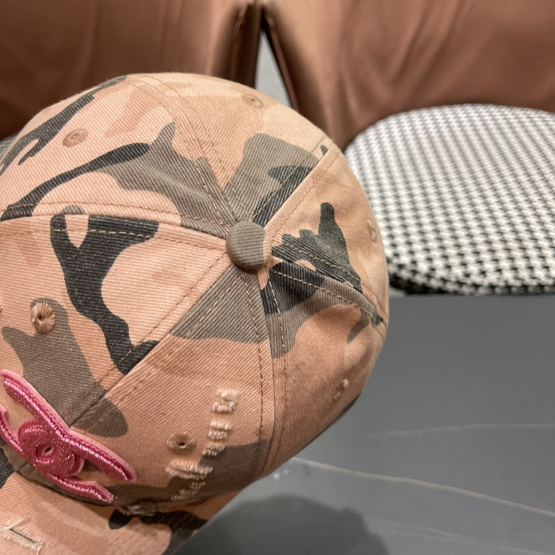 香奈儿新款🆕军旅棒球帽🧢🔸 节假日旅游带它出去美美哒❕ 中古款哟.这种帽子不容易撞款 😬 现货