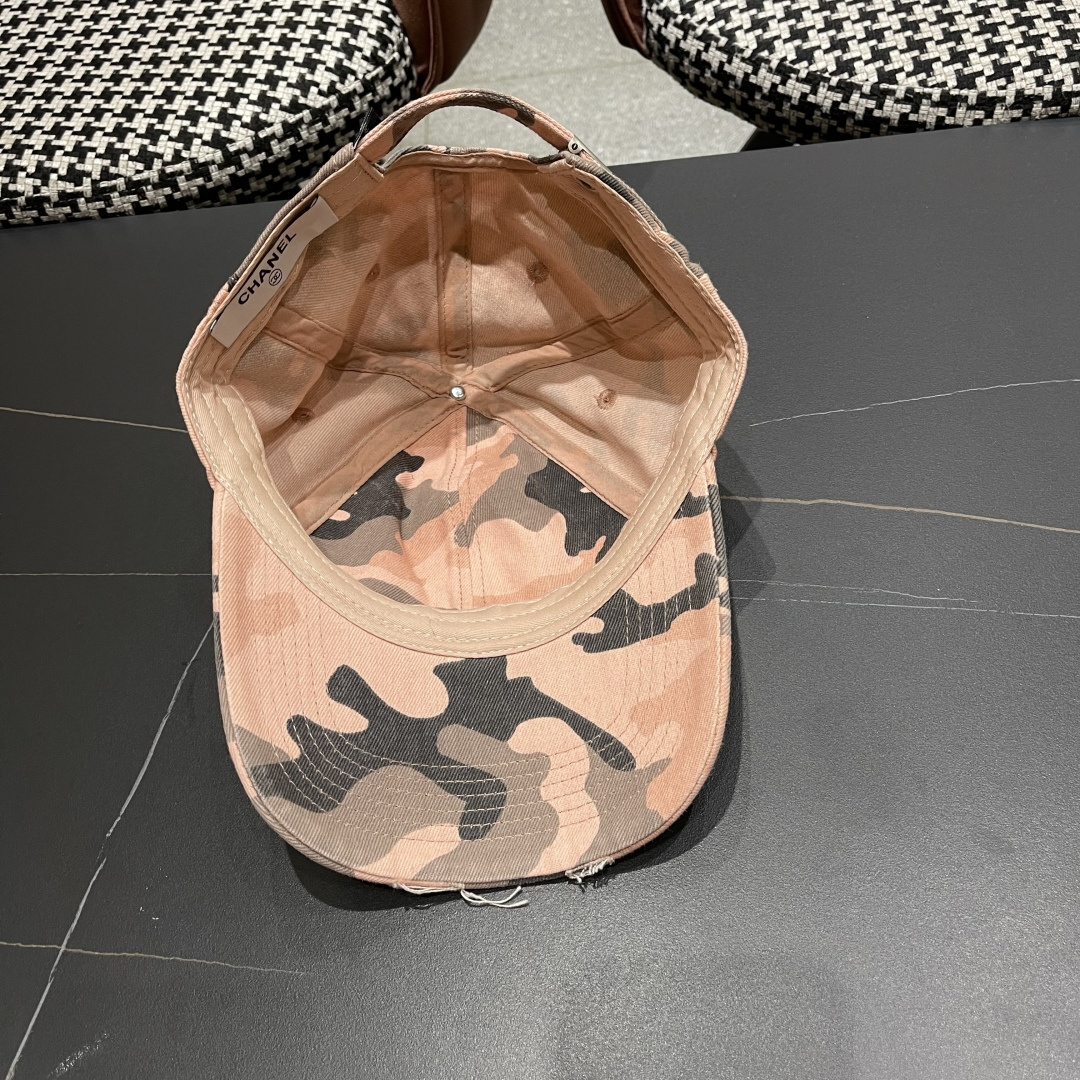 香奈儿新款🆕军旅棒球帽🧢🔸 节假日旅游带它出去美美哒❕ 中古款哟.这种帽子不容易撞款 😬 现货