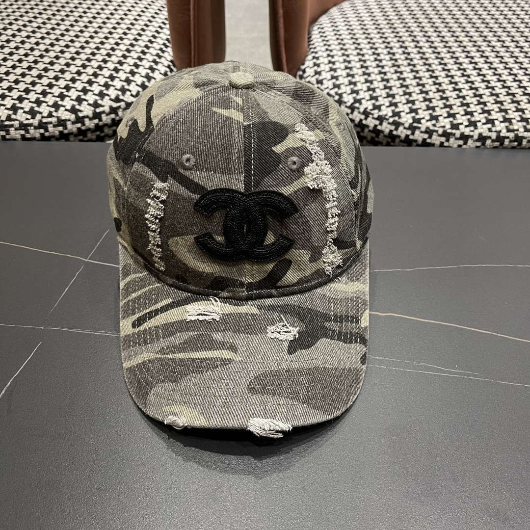 香奈儿新款🆕军旅棒球帽🧢🔸 节假日旅游带它出去美美哒❕ 中古款哟.这种帽子不容易撞款 😬 现货