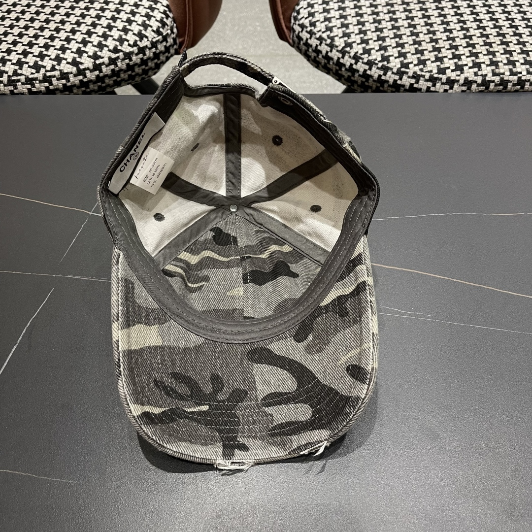 香奈儿新款🆕军旅棒球帽🧢🔸 节假日旅游带它出去美美哒❕ 中古款哟.这种帽子不容易撞款 😬 现货